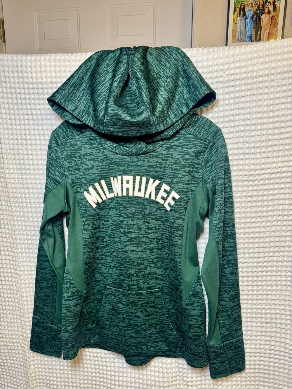 Green 'Milwaukee' Bucks NBA Hooded Pullover Sweatshirt with Thumbholes-Size S